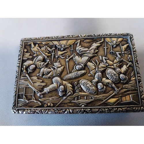 151 - antique Chinese Canton silver snuff box depicting war defence & attack 1840-1880