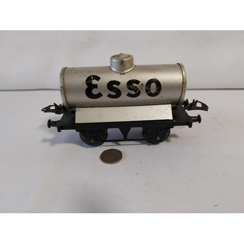 25 - Vintage Hornby O gauge rolling stock