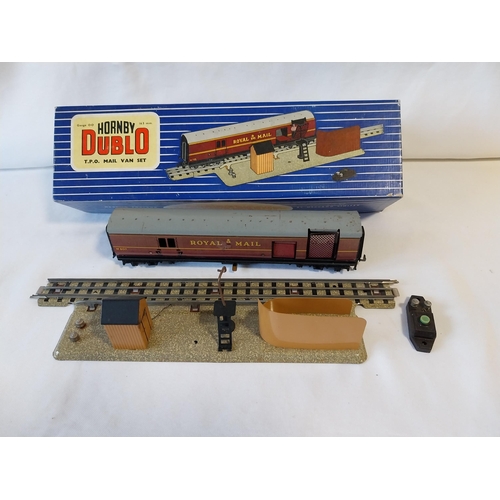 26 - Hornby Dublo oo gauge TPO Mail Van Set