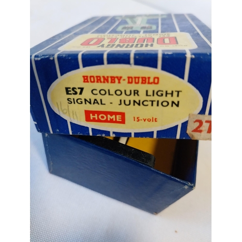 29 - Hornby Dublo oo gauge ES7 colour light signal junction