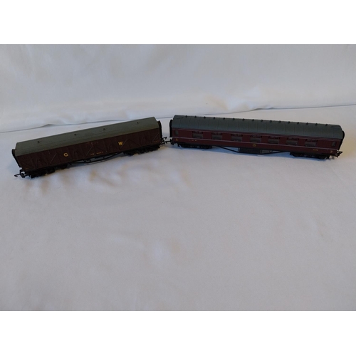 112 - 2 oo gauge coach & wagon 1 marked Mainline