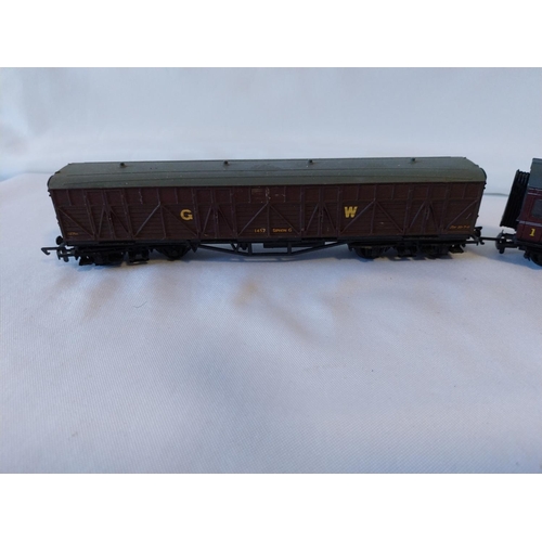 112 - 2 oo gauge coach & wagon 1 marked Mainline