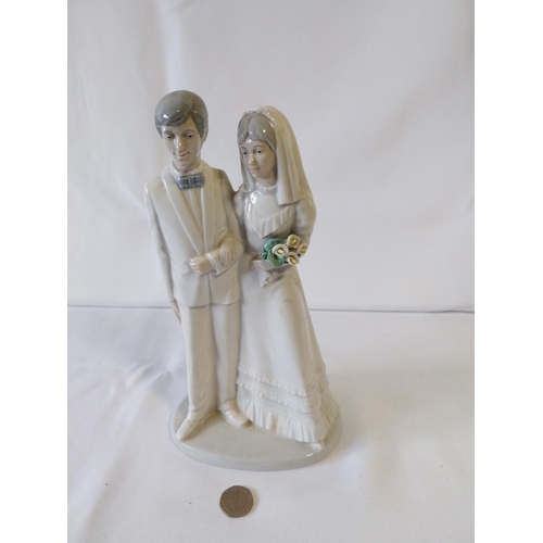 188 - porcelain bride & groom M.Requena