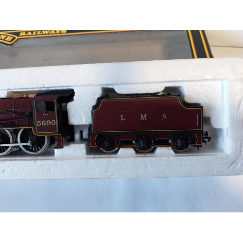 87 - Mainline oo gauge locomotive 4-6-0 Jubilee class 5XP LMS crimson