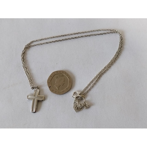 210 - 925 Silver chain & cross