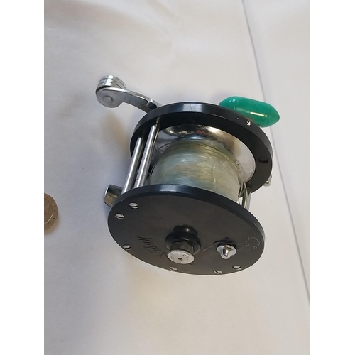 224 - Vintage fishing reel Penn