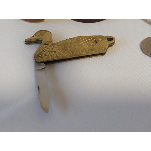 261 - small lot of collectables