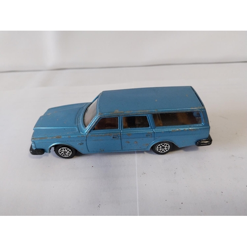 190 - vintage Dinky diecast Volvo 265