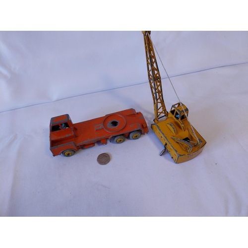 313 - vintage Dinky diecast mounted crane