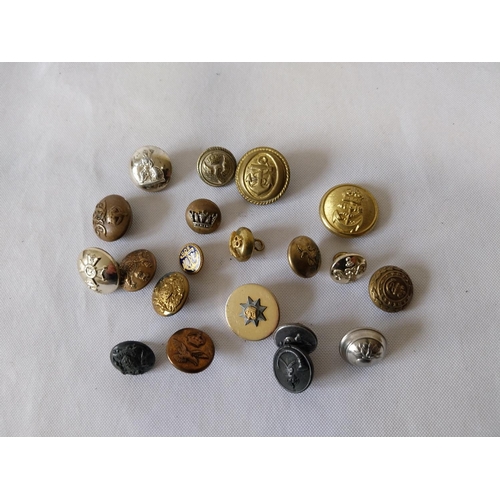 282 - 20 British military buttons