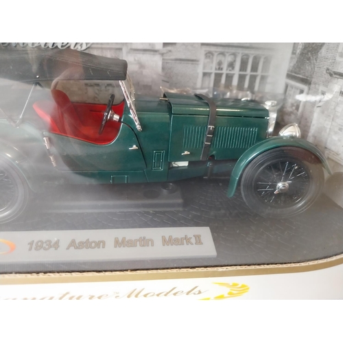 302 - Signature Models 1:18 scale metal Aston Martin Mark2 1934 boxed