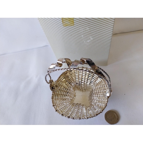 146 - 850 Silver sweet basket 69grams