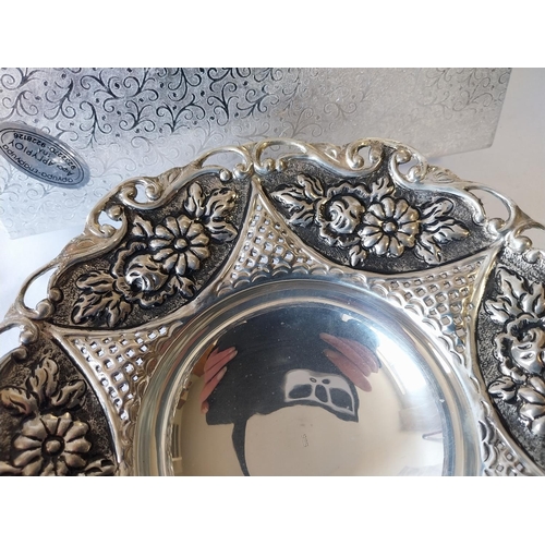 148 - 925 Silver large dish in the Art Nouveau style 219grams