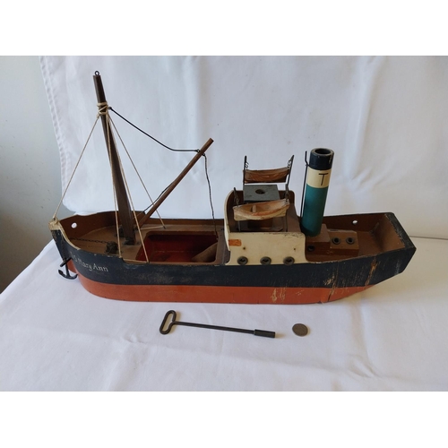 161 - 1930s Triang large clockwork trawler working order