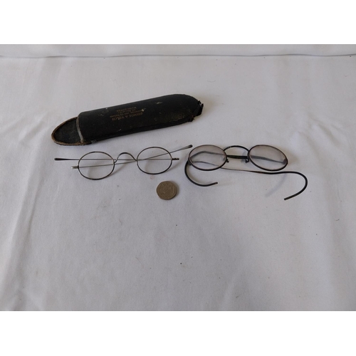 89 - 2 pairs of vintage glasses