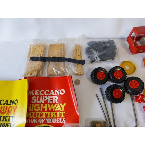 251 - Quantity of vintage Meccano unchecked