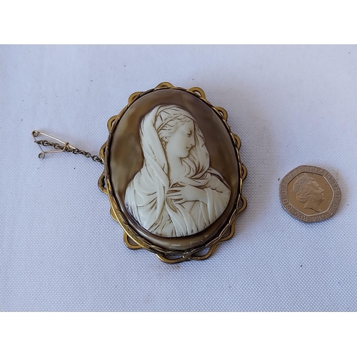 264 - large cameo brooch