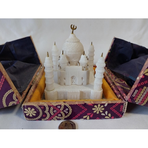 285 - boxed model of the Taj Mahal