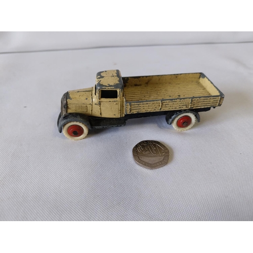 390 - Vintage Dinky truck 25e