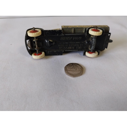 390 - Vintage Dinky truck 25e