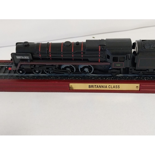 159 - 2 Atlas Editions static model train OO gauge 9F Evening Star & Britannia Class