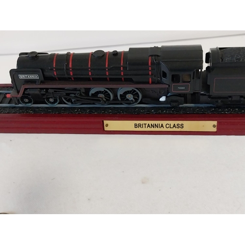 160 - 2 Atlas Editions static model train OO gauge A4 Class Mallard & Britannia Class