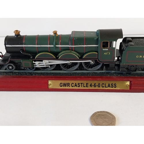 166 - Atlas Editions static model train OO gauge GWR Castle 4-6-0 Class & a N Gauge model