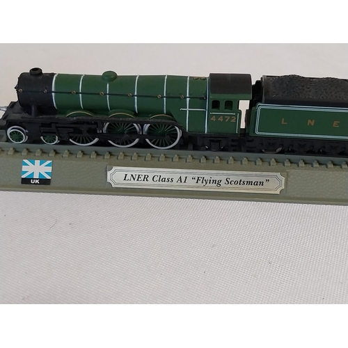 166 - Atlas Editions static model train OO gauge GWR Castle 4-6-0 Class & a N Gauge model