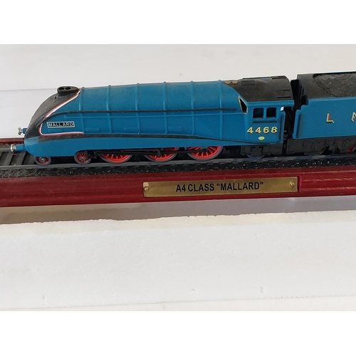 78 - Atlas Editions static model train OO gauge mint in box A4 Class Mallard