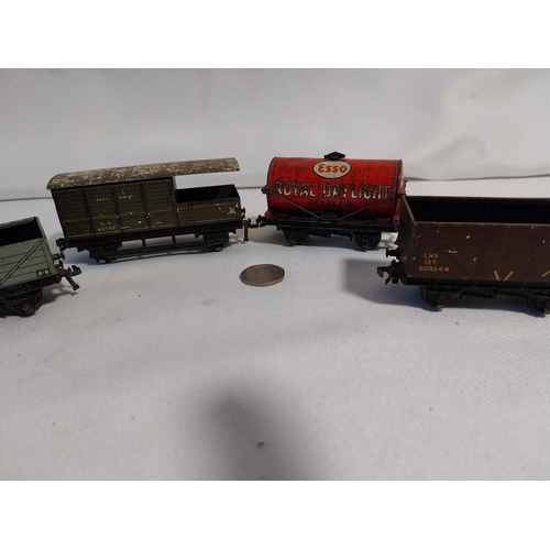 115 - 00 Gauge Hornby tinplate wagons