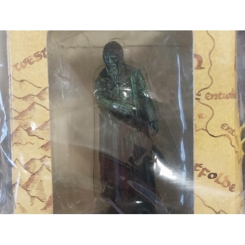 126 - Lord of The Rings Collectors Models hand painted scale replicas cast in lead issue 41 & 42