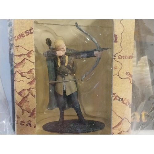 16 - Lord of The Rings Collectors Models hand painted scale replicas cast in lead issue 1 & 2