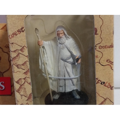 16 - Lord of The Rings Collectors Models hand painted scale replicas cast in lead issue 1 & 2