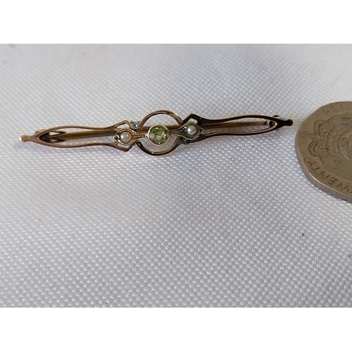 329 - 9ct gold brooch