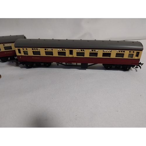 45 - 00 Gauge Triang coaches