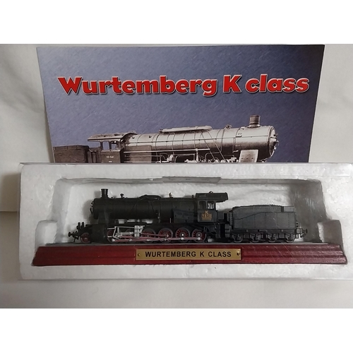 143 - OO Gauge Atlas Editions static locomotive on plinth mint condition with booklet