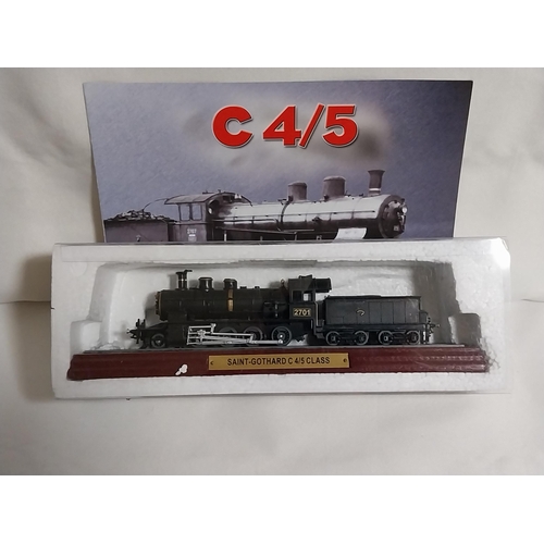 181 - OO Gauge Atlas Editions static locomotive on plinth mint condition with booklet