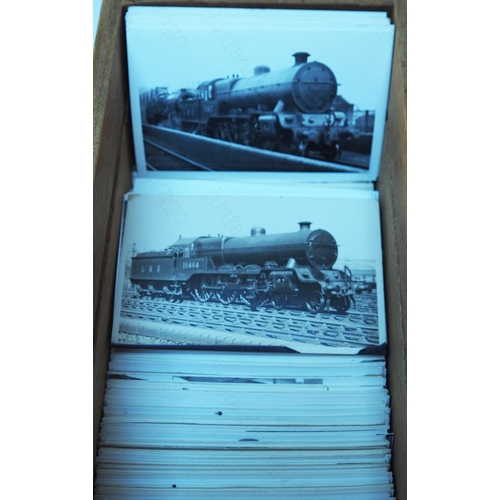 388 - Lancashire & Yorkshire/LMS locomotives. A stunning collection of approx. 850, postcard size black an... 