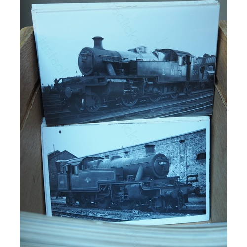 388 - Lancashire & Yorkshire/LMS locomotives. A stunning collection of approx. 850, postcard size black an... 