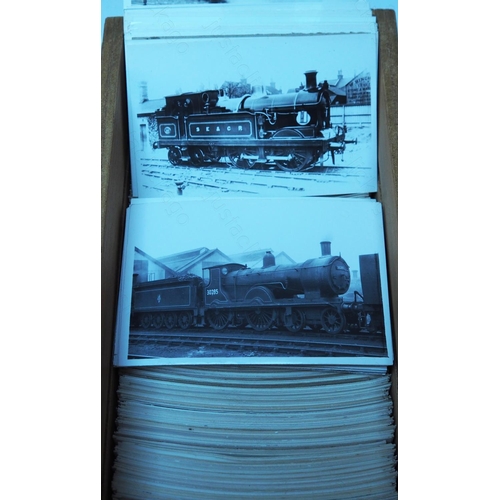 391 - Southern Railway locomotives. A stunning collection of approx. 1200, postcard size black and white p... 