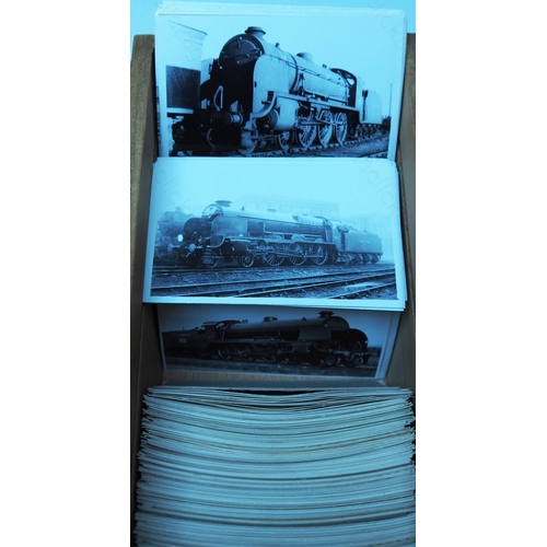 391 - Southern Railway locomotives. A stunning collection of approx. 1200, postcard size black and white p... 