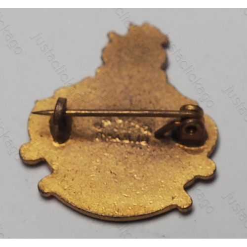 133 - Midland Railway pin badge by H.W. Miller of Birmingham. Brass with pin and clasp approx. 23mm x 28mm... 