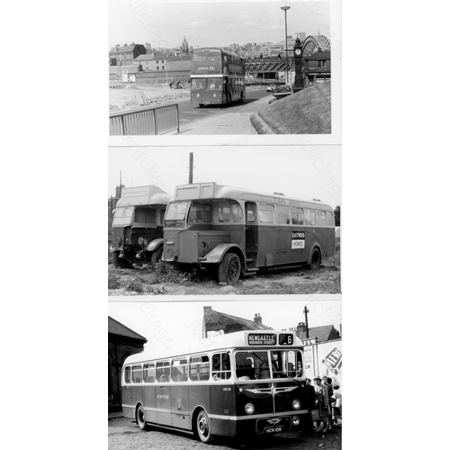 283 - Approx. 200 postcard size black & white and a few colour prints.
A good selection of UK Bus types an... 