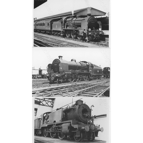 447 - Southern Railway locomotives. A stunning and very comprehensive collection of approx. 900, postcard ... 