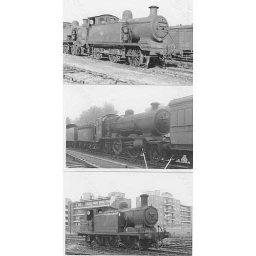 447 - Southern Railway locomotives. A stunning and very comprehensive collection of approx. 900, postcard ... 