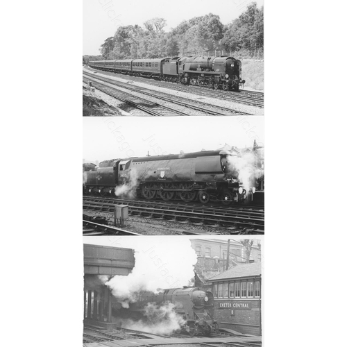 447 - Southern Railway locomotives. A stunning and very comprehensive collection of approx. 900, postcard ... 