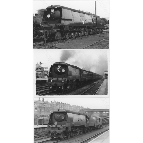 447 - Southern Railway locomotives. A stunning and very comprehensive collection of approx. 900, postcard ... 