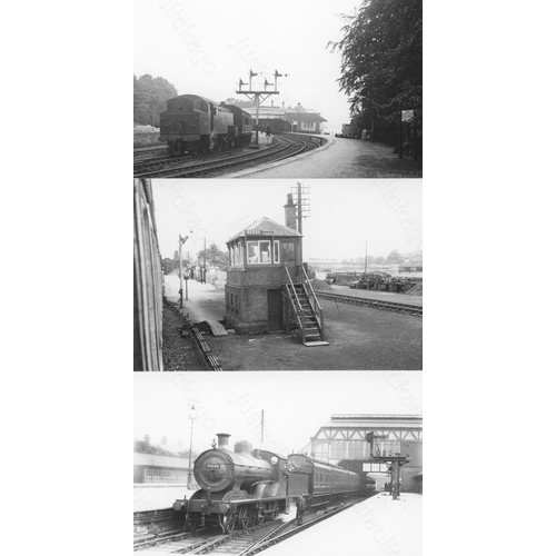 We are delighted to offer these original darkroom prints from the