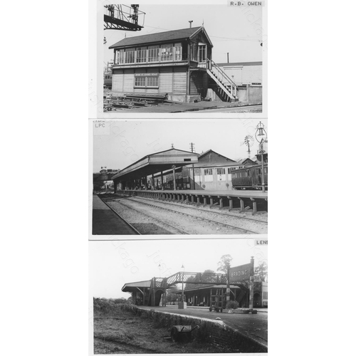 139 - Railway. Infrastructure. Approx. 113, black and white postcard size prints, housed in a plastic wall... 