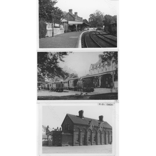 139 - Railway. Infrastructure. Approx. 113, black and white postcard size prints, housed in a plastic wall... 